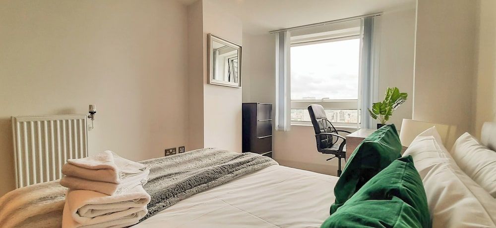 undefined MySquare Apartments Canary Wharf 5