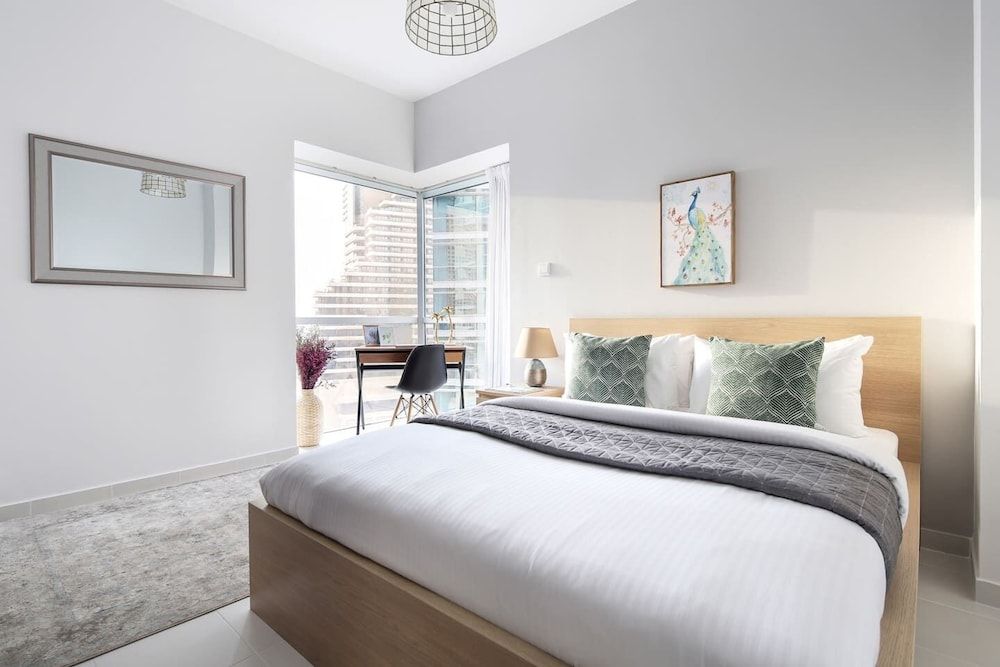 undefined Astounding Marina Views in This Elegant 3br! 8