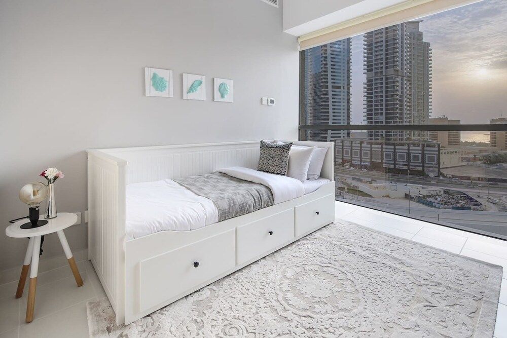 undefined Astounding Marina Views in This Elegant 3br! 9