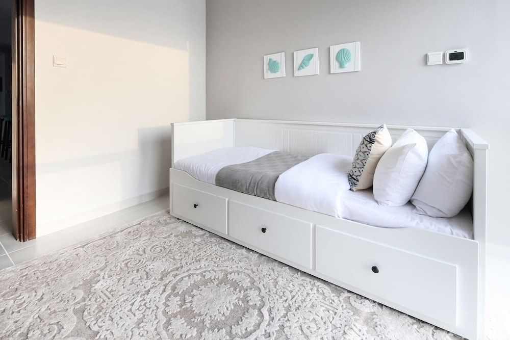 undefined Astounding Marina Views in This Elegant 3br! 10