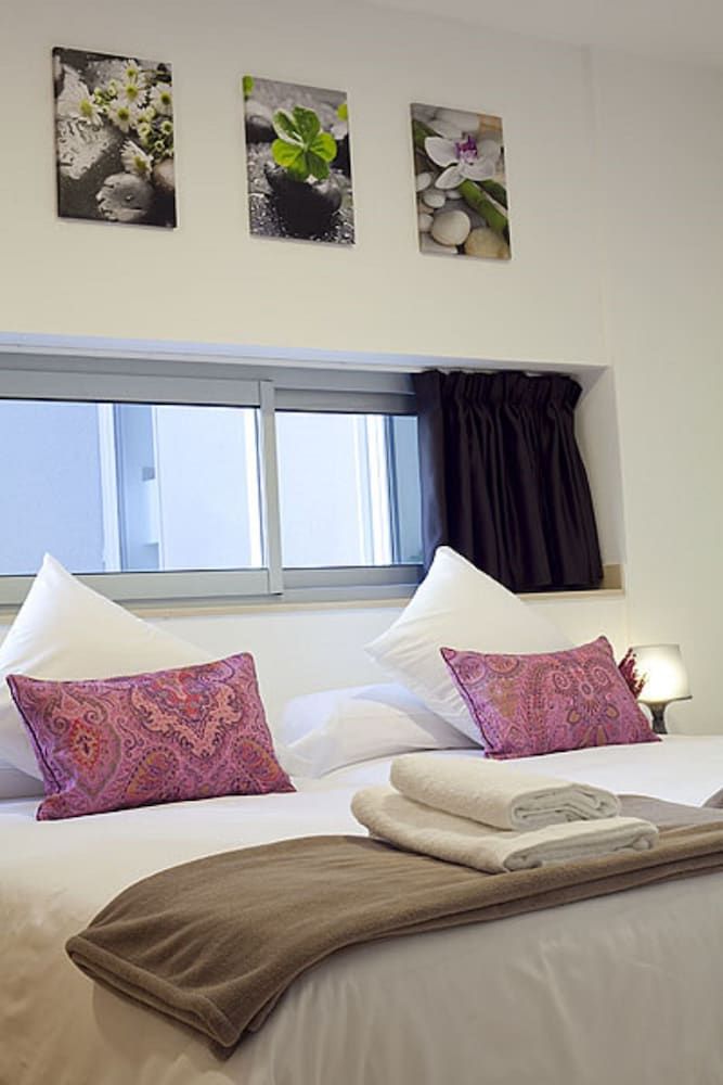 Charmsuites Nou Rambla Apartment, 2 Bedrooms (4 Personas) 2