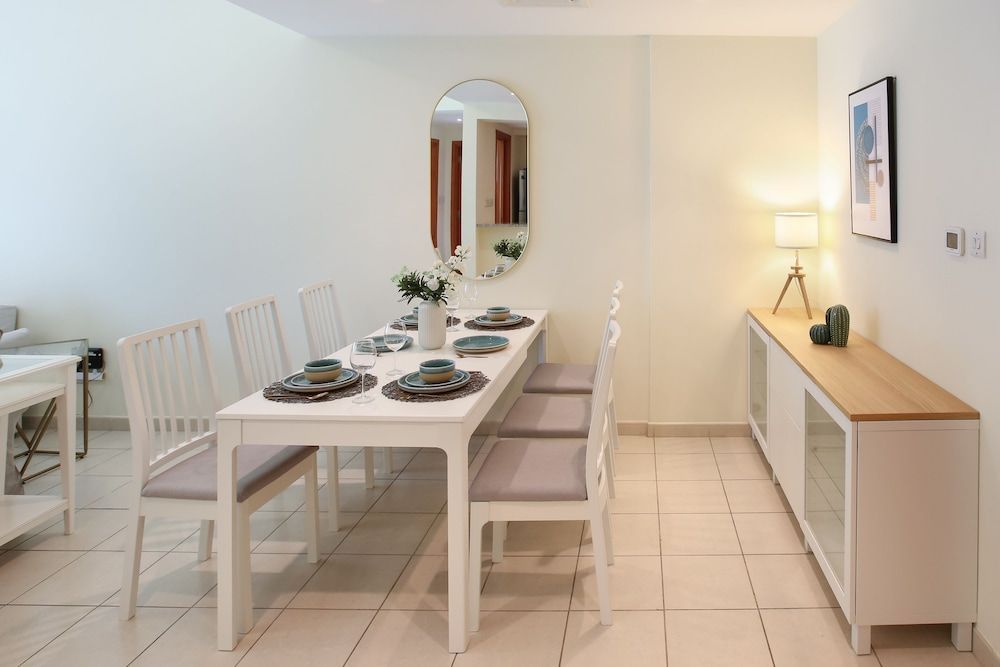 undefined The Greens 8