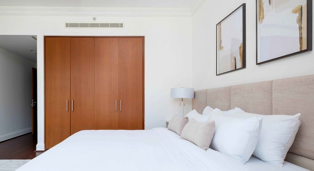 LUX - Ultimate Marina View Deluxe Suite