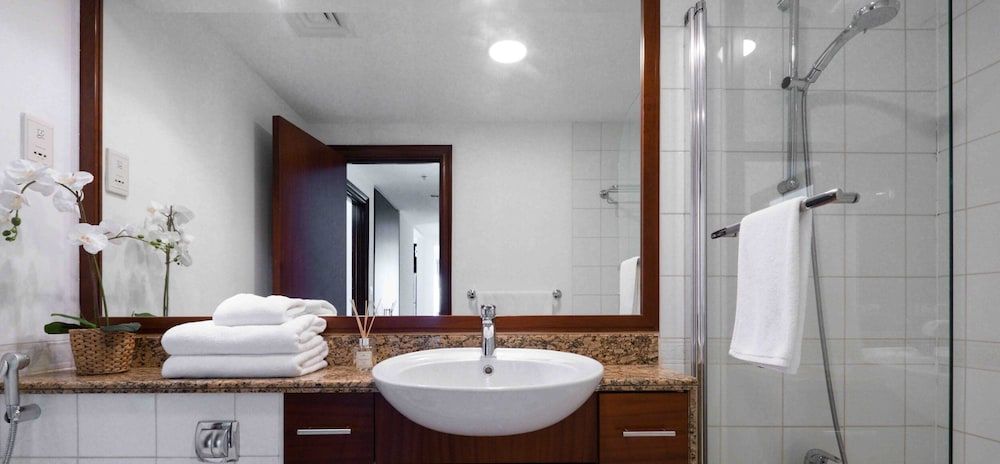 LUX - Ultimate Marina View Deluxe Suite