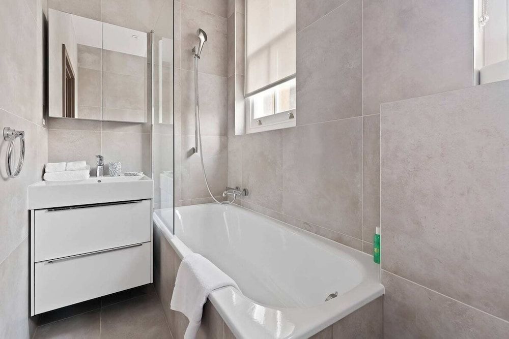 Lovely 2 Bed near Covent Garden & Tube Apartment (2 Bedrooms) 23