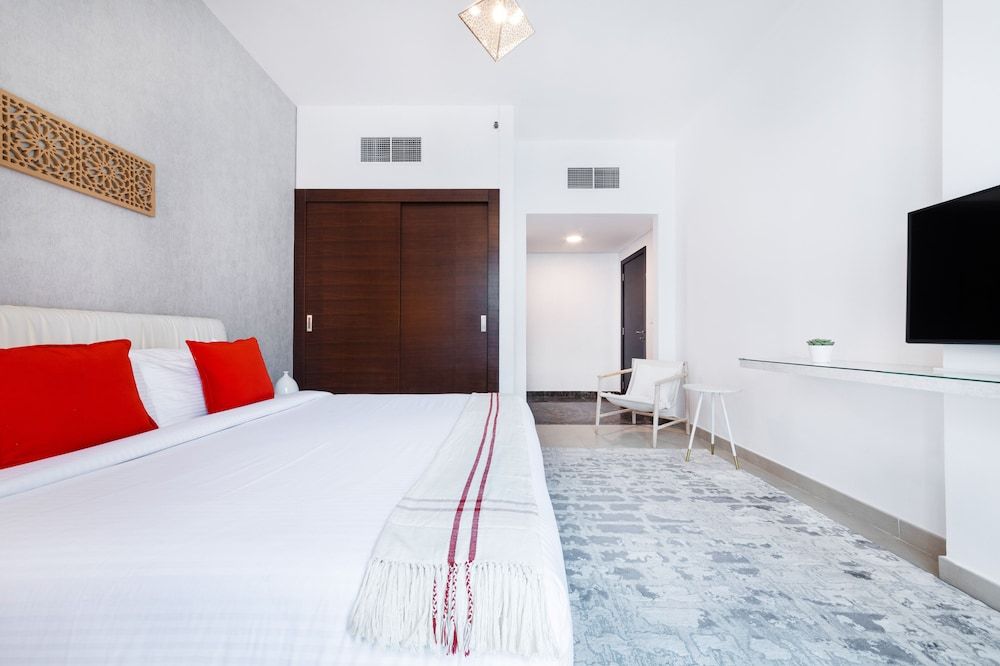 Maison Privee - Sparkle Towers Exclusive Apartment 11