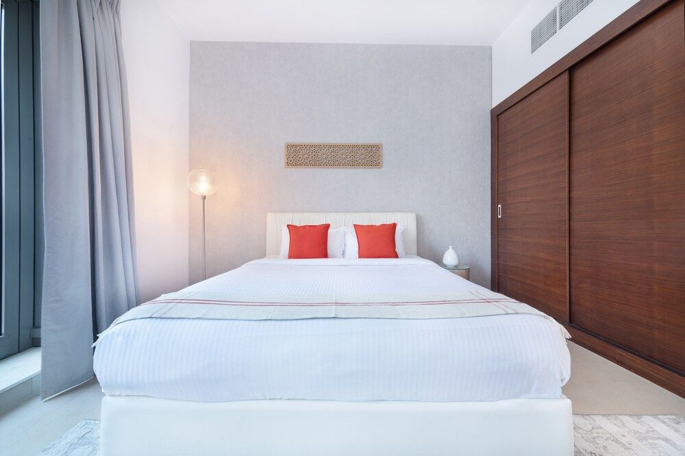 Maison Privee - Sparkle Towers Exclusive Apartment