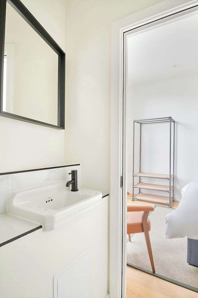 The Prince Hotel Vauxhall, Sonder by Marriott Bonvoy Room, 1 Double Bed 5