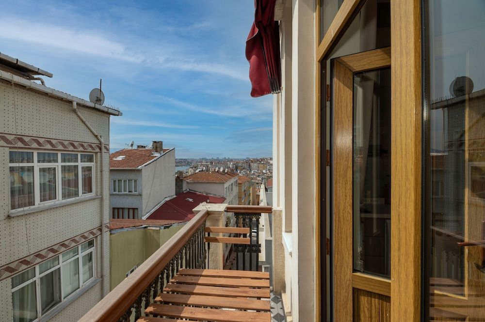 Opera Suites Okanli Suite, Balcony 12