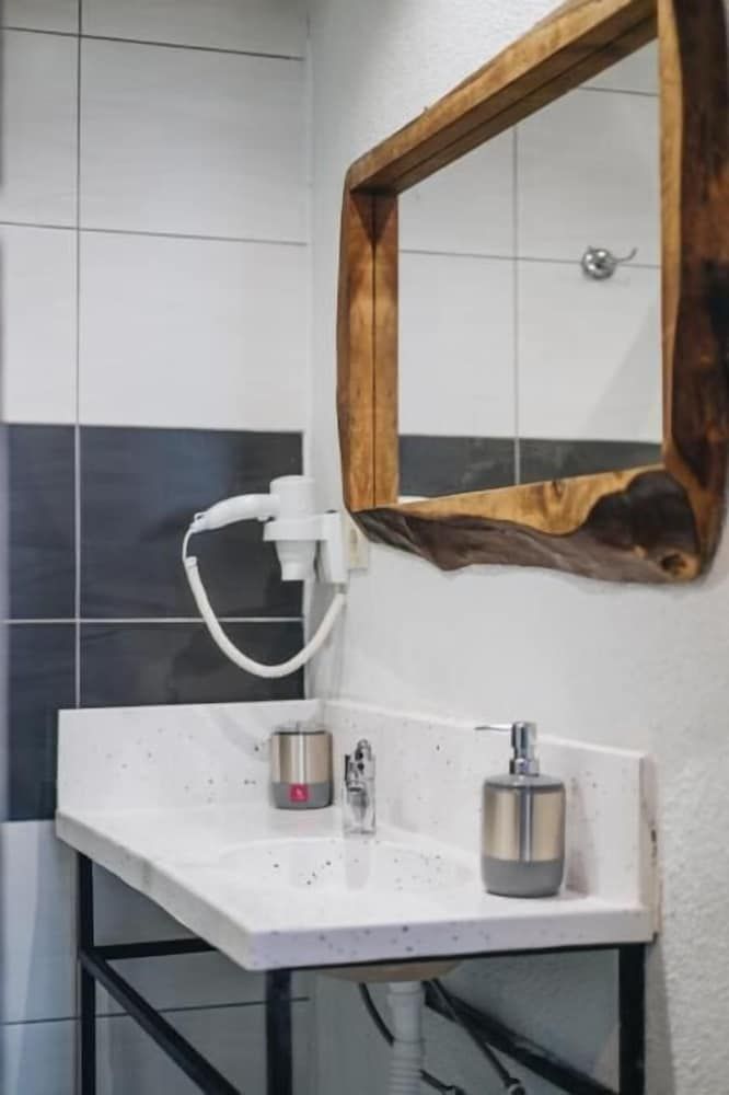 undefined Pandan Karakoy Suit 9