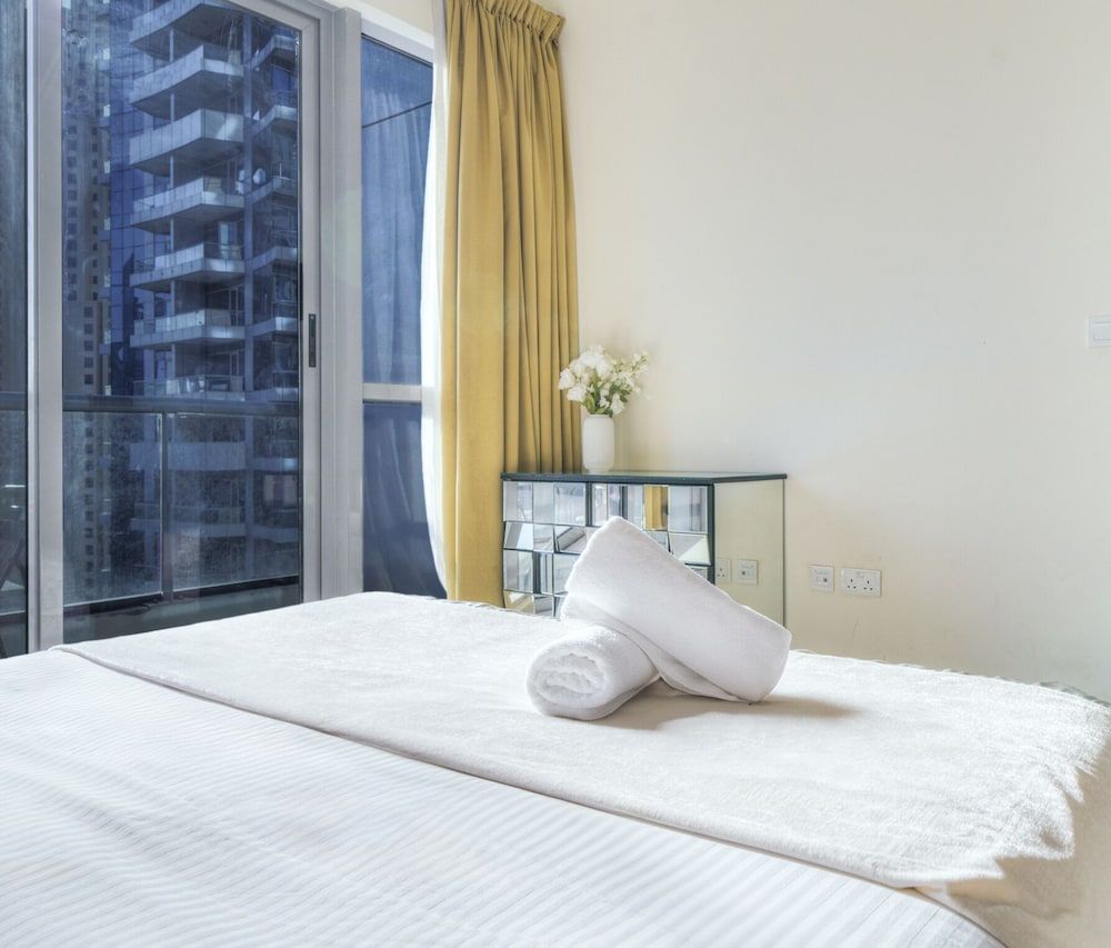 undefined Contemporary One Bedroom with Full Marina View 4