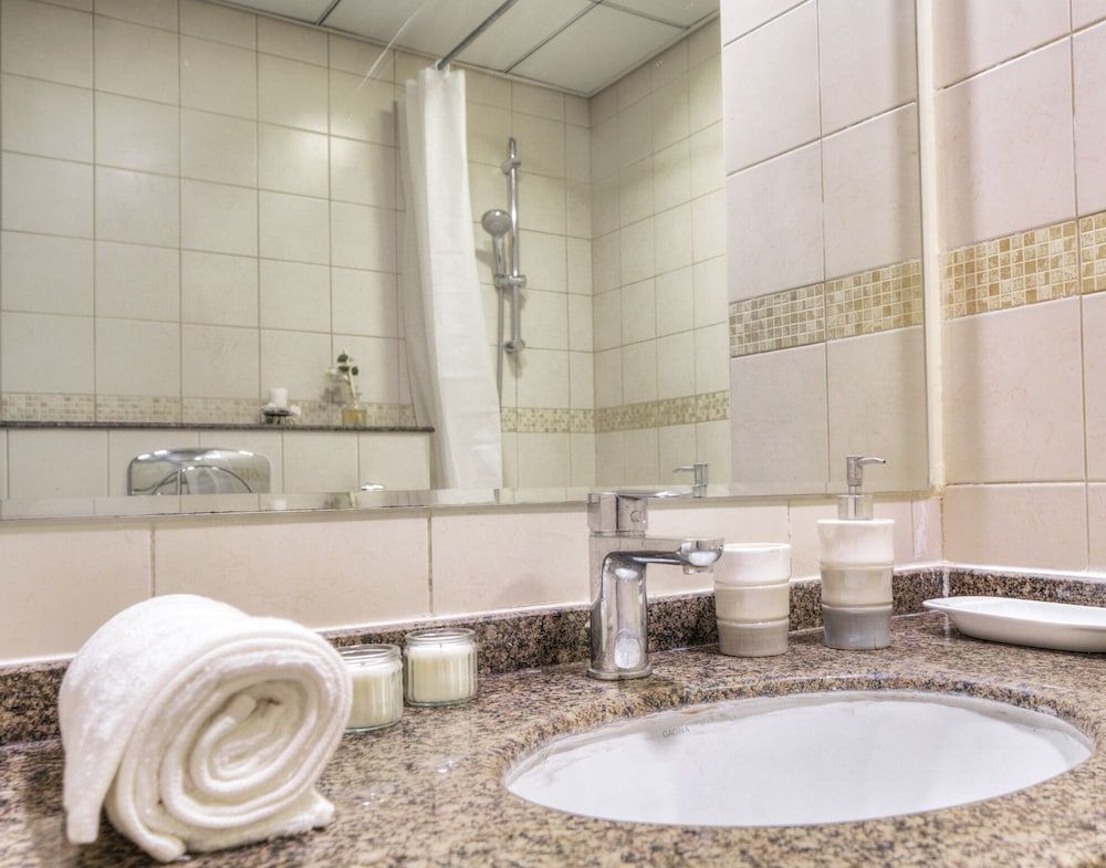 undefined Contemporary One Bedroom with Full Marina View 9