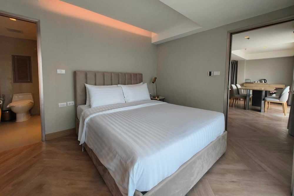 2 Bedroom Riverview Suite