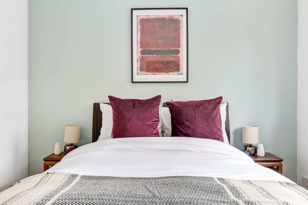 undefined Modern Notting Hill 2 Bedroom Near Royal Oak Tube