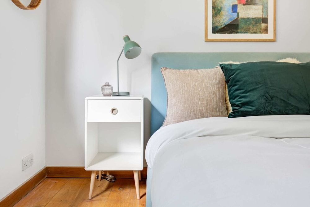 undefined Modern Notting Hill 2 Bedroom Near Royal Oak Tube 9