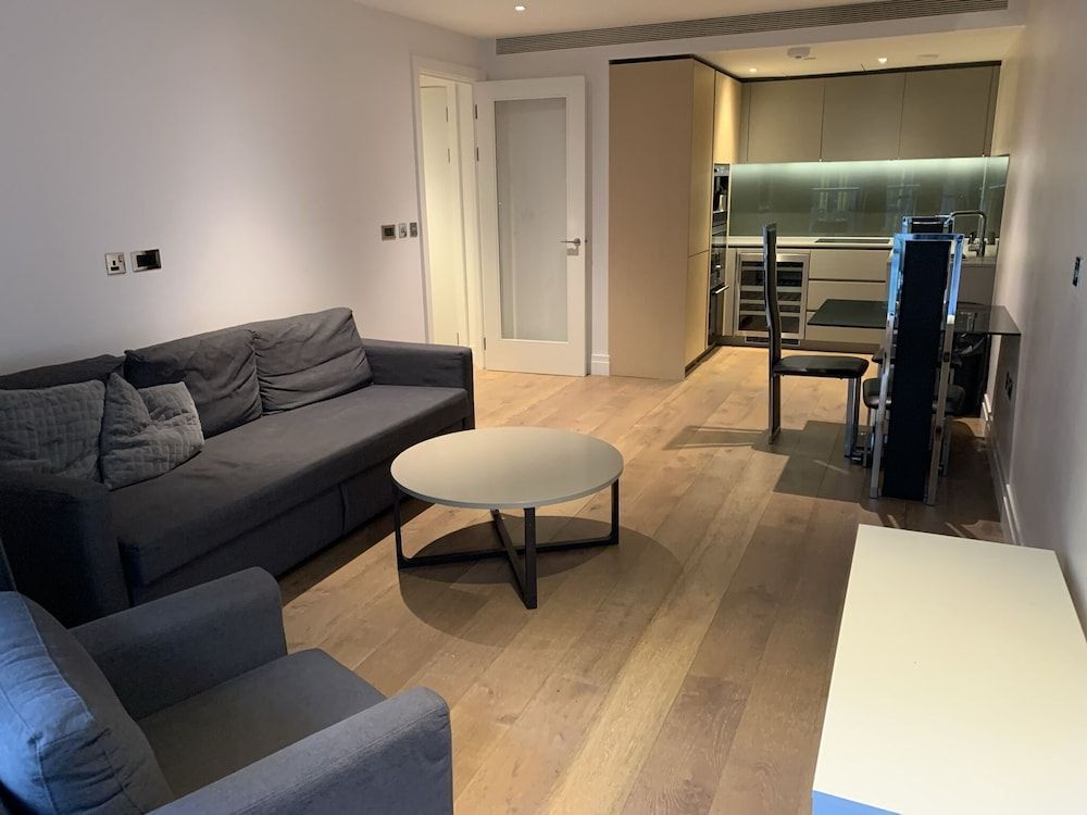 Stylish 2 Bed Flats Near US Embassy Apartment, Ensuite (Vauxhall Properties) 14