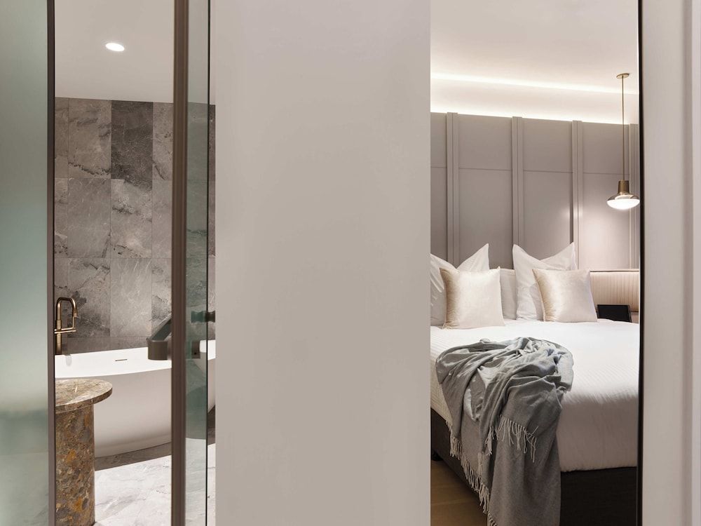 Deluxe Suite (Luxury)
