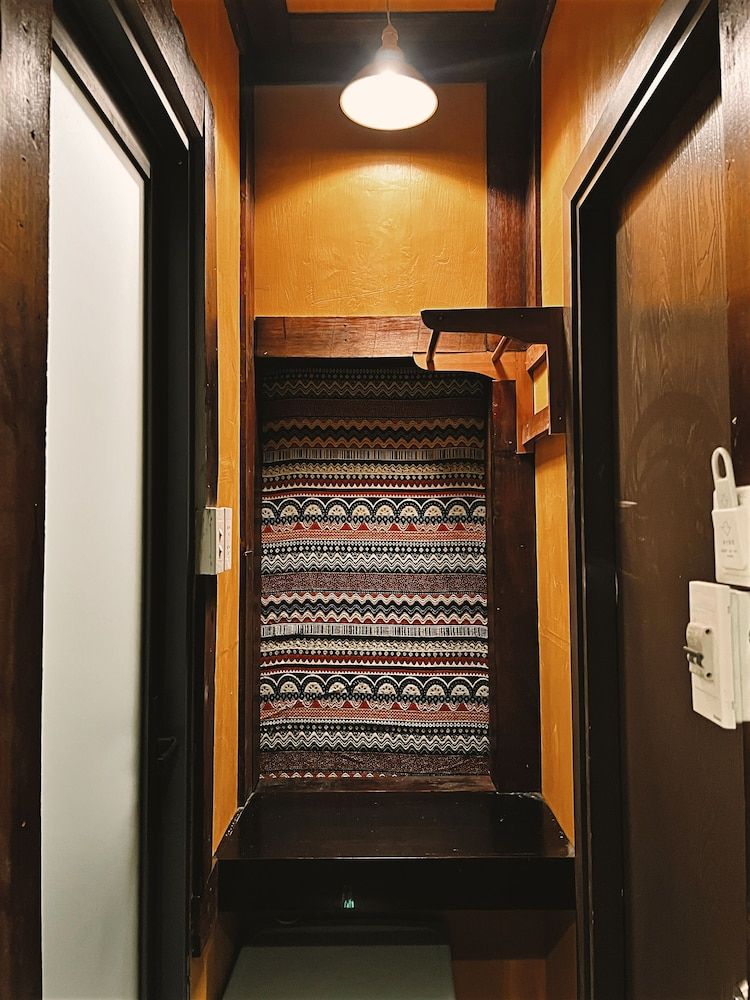 Nha Saigon Basic Room 5