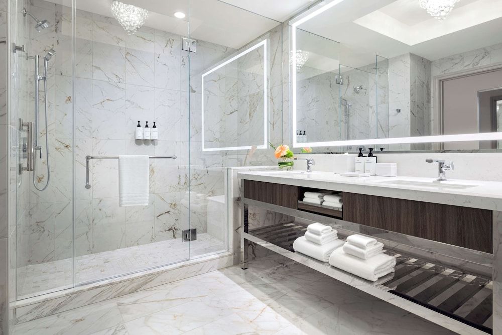 Superior Room, 1 King Bed, Mobility Accessible (Roll-in Shower, Strip View)