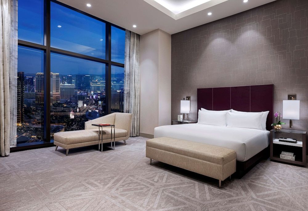 Entertainment Suite, 1 Bedroom, City View, (1 King Bed)