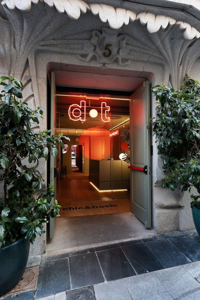 undefined Chic & Basic dot 8