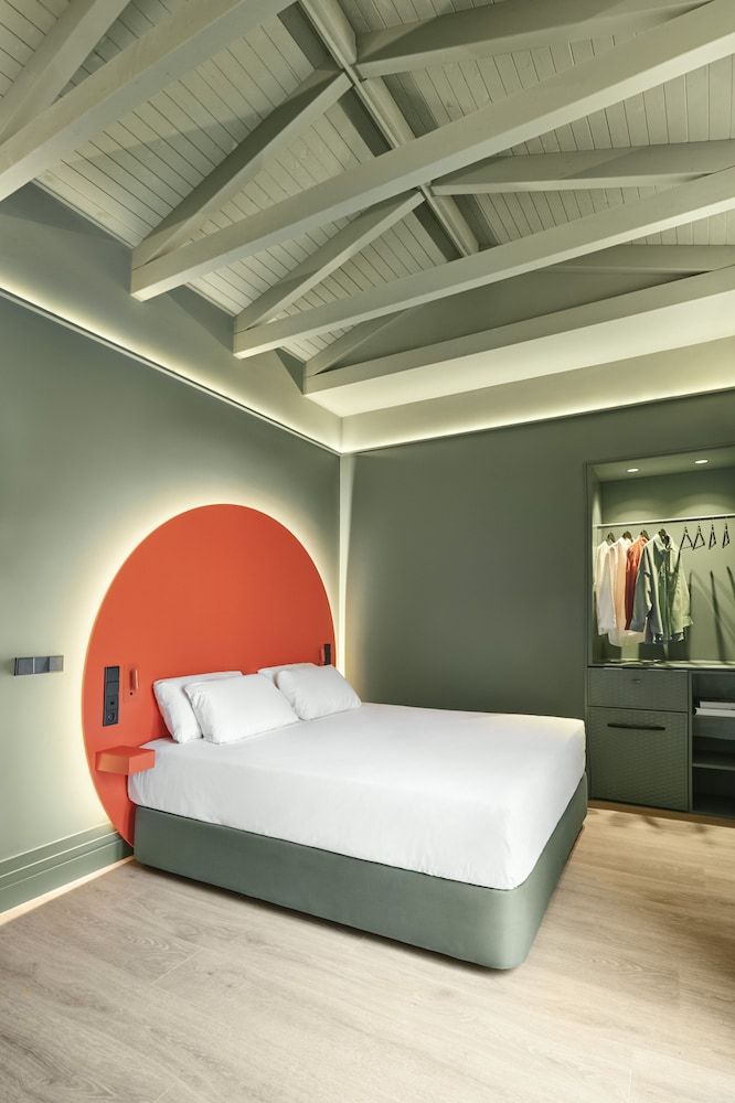 undefined Chic & Basic dot 7