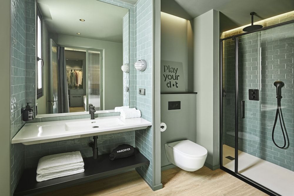 undefined Chic & Basic dot 10