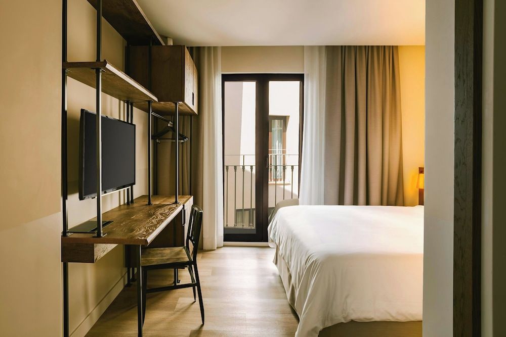 Casa Luz Hotel Plaça Universitat, Sonder by Marriott Bonvoy Room, 1 Queen Bed, Non Smoking