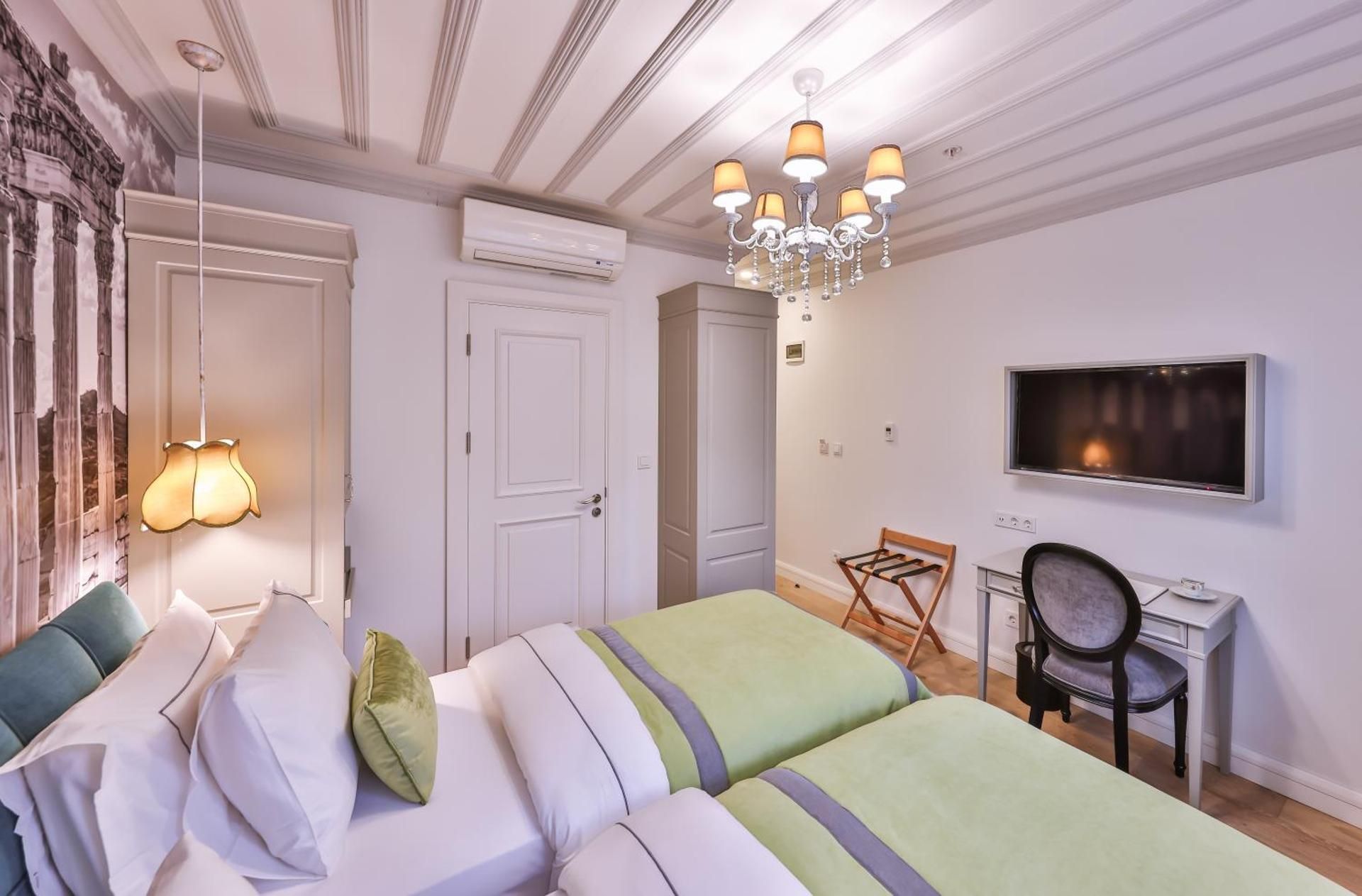 undefined 9 Doors Hotel 10