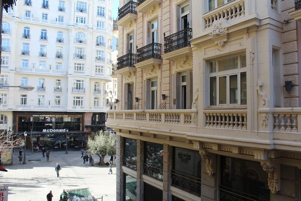 undefined El HostALL 6