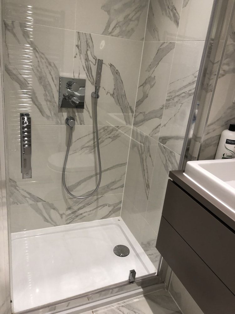 Luxury 2 Bed 2 Bath Apartments next to kings cross Apartment 13