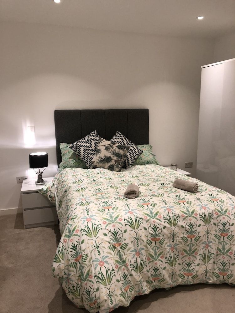 undefined Luxury 2 Bed 2 Bath Apartments next to kings cross 7