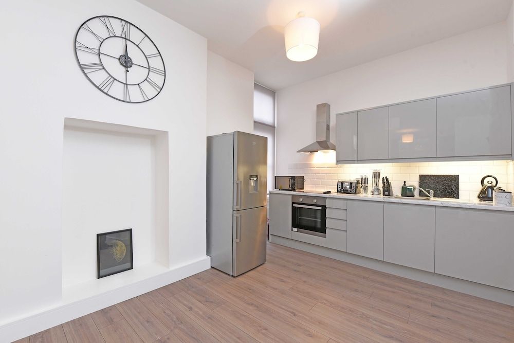 undefined Spacious & Modern 2 Bed Apartment at Knightsbridge London 8