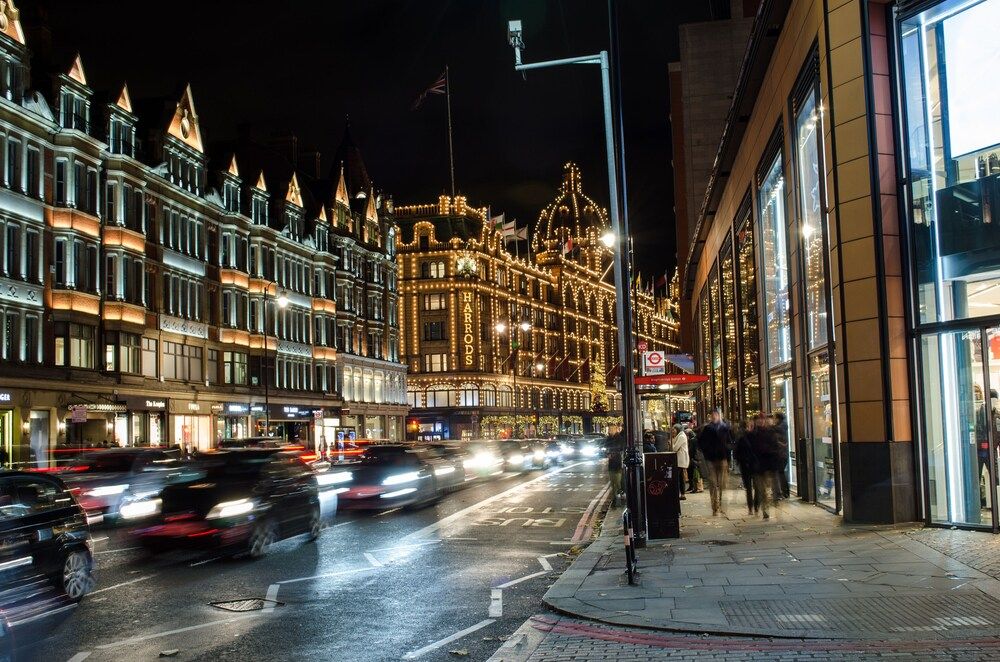 undefined Spacious & Modern 2 Bed Apartment at Knightsbridge London 2