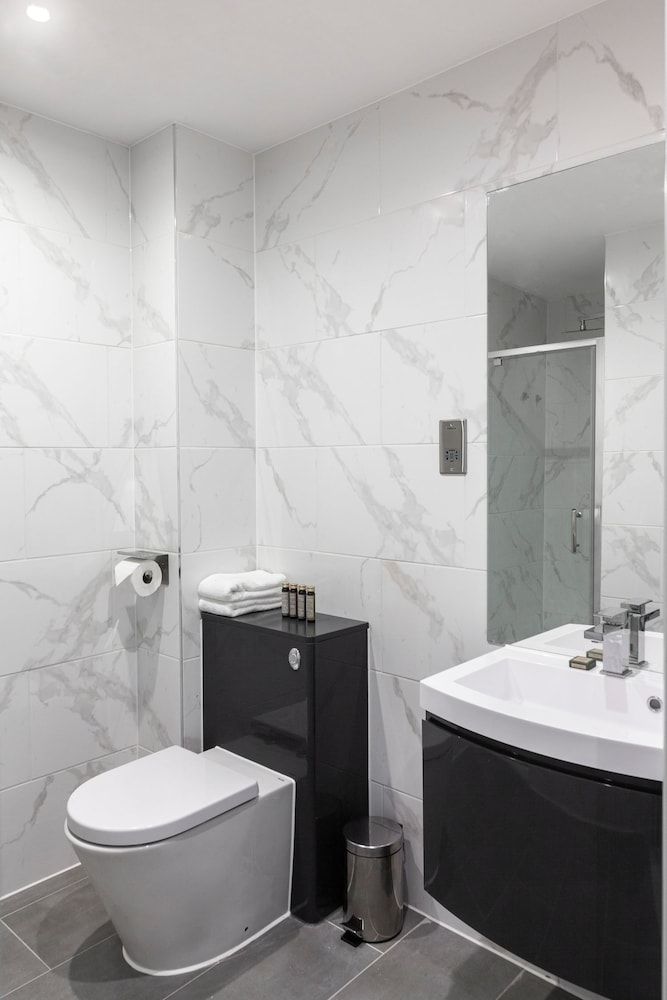 Aptel East Executive Studio Suite (Penthouse) 9