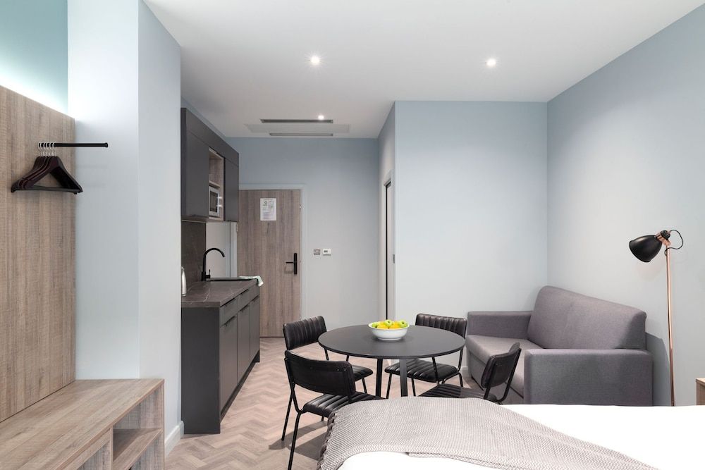 undefined Aptel East 5