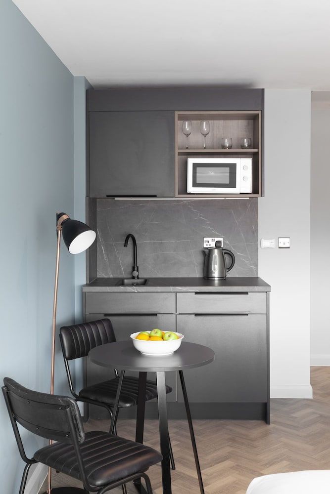 Aptel East Executive Studio Suite (Penthouse) 11