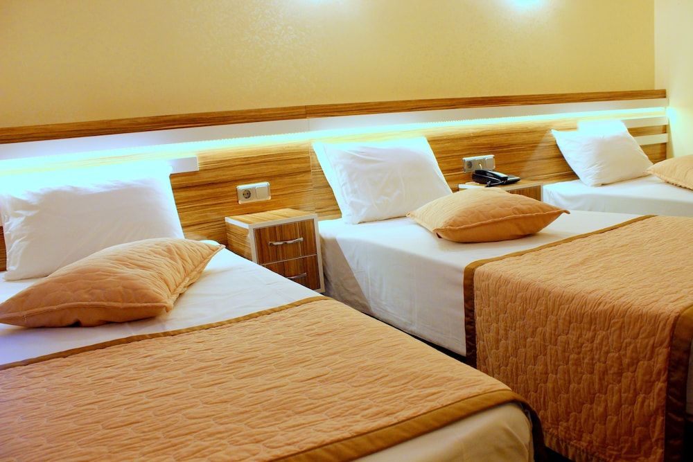 Yaztur Hotel Deluxe Triple Room 2