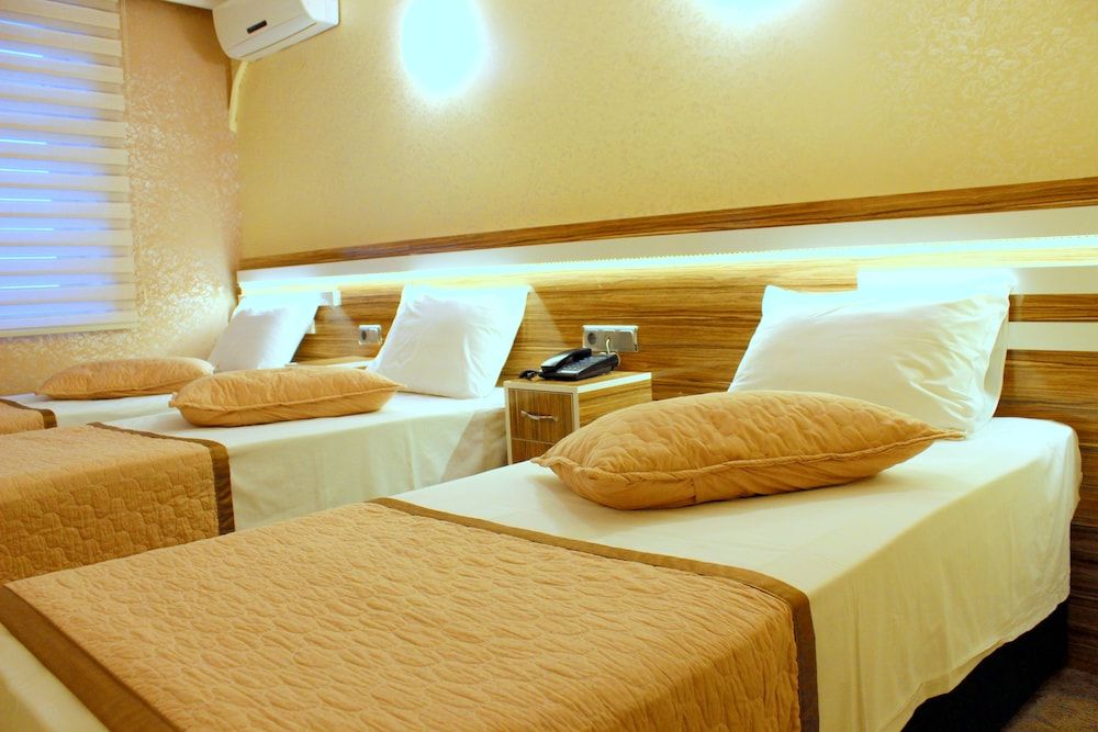 Yaztur Hotel Deluxe Triple Room 3