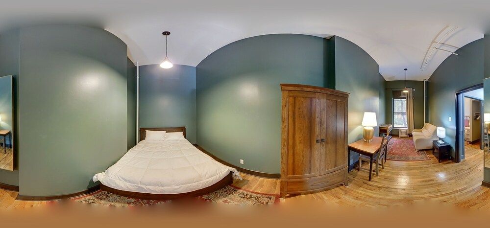 City Studio (Shared Bathroom)