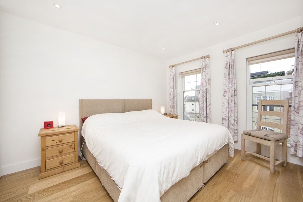 undefined Up-market one Bedroom Apartment Just Minutes From the River Thames. Broughton rd 2