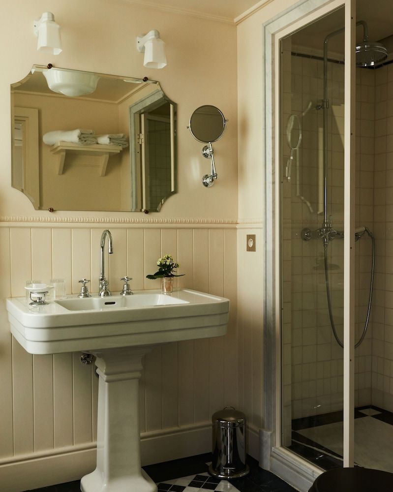 Hôtel Château Voltaire Deluxe Double Room 4