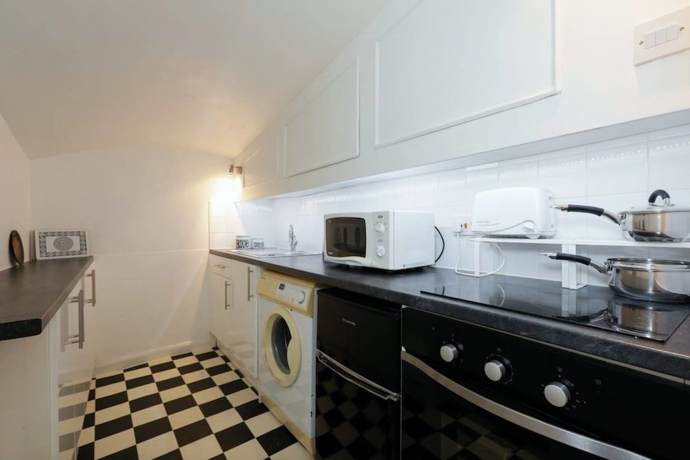 undefined JOIVY 2 bed Flat by Maida Vale Tube & Shops 5