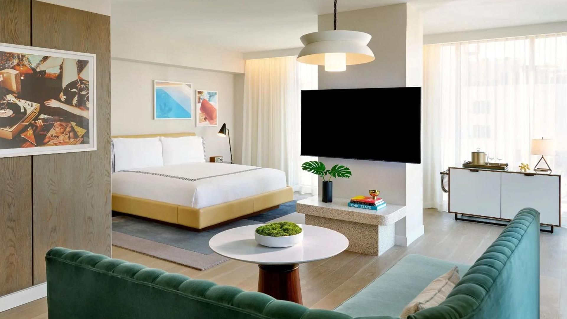 Studio Suite, 1 King, City view