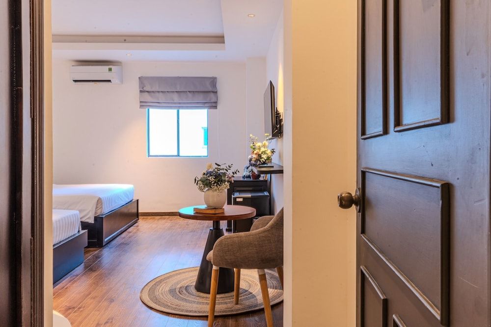 PARK VIEW LUXURY HOTEL FAMILY WITH WINDOW 7