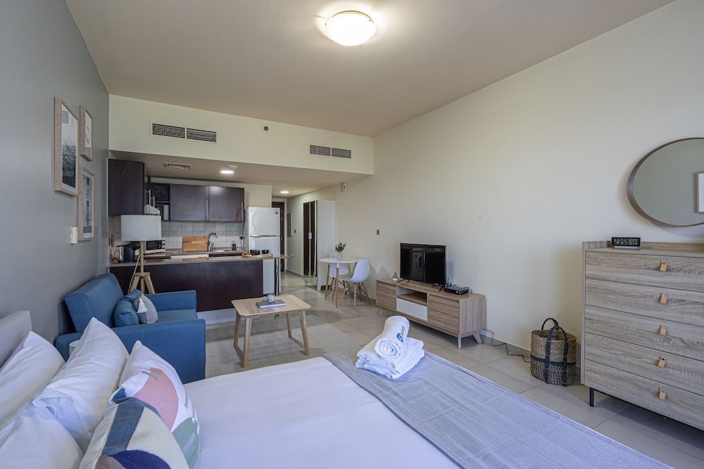 undefined HiGuests - Arch Tower 7