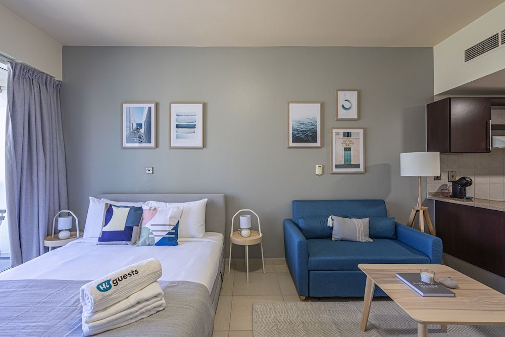 undefined HiGuests - Arch Tower 10