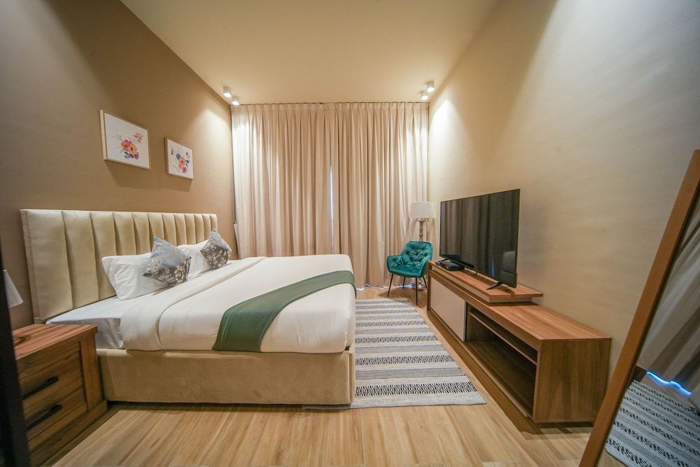 JVC Studio park view fully equipped - 360 vacation Premium Studio, 1 King Bed 5