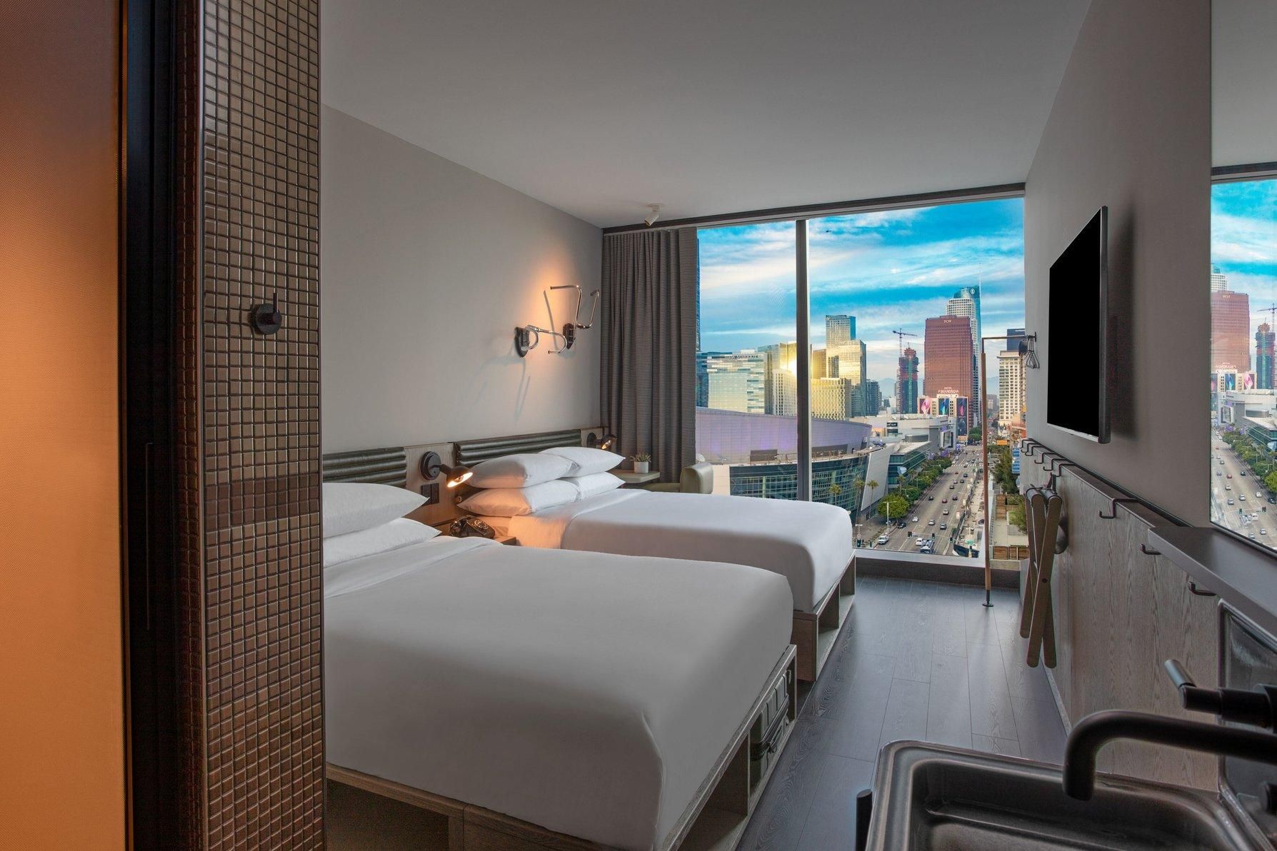 Guest room, 2 Queen, City view