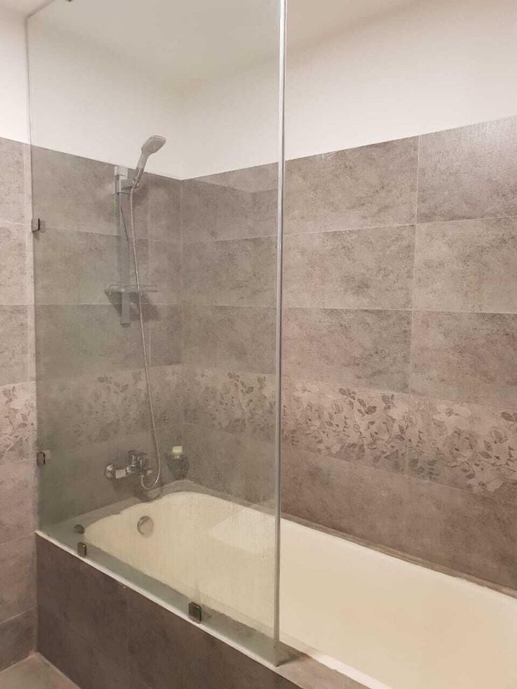 Trellis Apartment Quadruple Suite 11